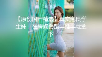 商场全景偷拍身材不错的的破洞牛仔裤美女 B也漂亮