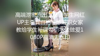 奶子不大还下垂还拿着梳子玩自慰