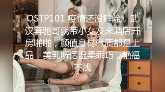 《极品CP?魔手?外购》美女如云酒吧女厕逼脸同框偸拍多位都市靓妹方便，短发美女用手机给私处拍照发给网友