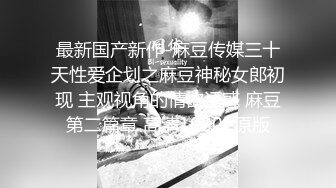 坑神潜入大学校园，女厕全景偸拍，课间络绎不绝的学生妹方便，浑圆的大美臀像是坐在镜头上一样 (2)